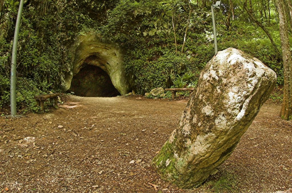 Barac's Caves